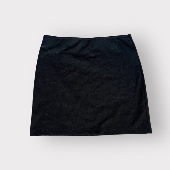 Forever 21 Black Mini Skirt - Picture 1 of 3